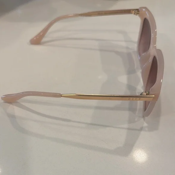 Diff “Bella” Sunglasses - Picture 2 of 4